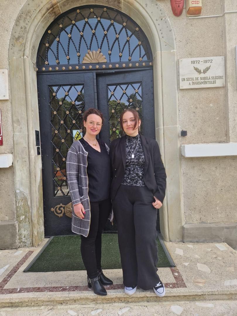 Elevă a Colegiului „E. Hurmuzachi” Rădăuți expune în Tallin, Estonia Elevă a Colegiului „E. Hurmuzachi” Rădăuți expune în Tallin, Estonia