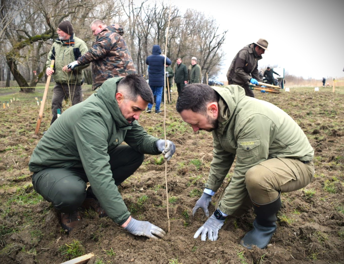Ministrul Mediului, Apelor și Pădurilor și Directorul General al Romsilva au marcat debutul Lunii Plantărilor Arborilor printr-o acțiune de împădurire la Direcția Silvică Bacău Ministrul Mediului, Apelor și Pădurilor și Directorul General al Romsilva au marcat debutul Lunii Plantărilor Arborilor printr-o acțiune de împădurire la Direcția Silvică Bacău