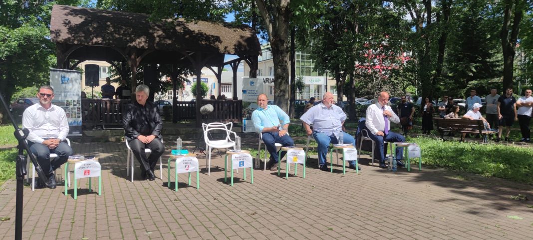 Bogdan Loghin absent nemotivat la Dezbaterea Publică a Rădăuțenilor Bogdan Loghin absent nemotivat la Dezbaterea Publică a Rădăuțenilor