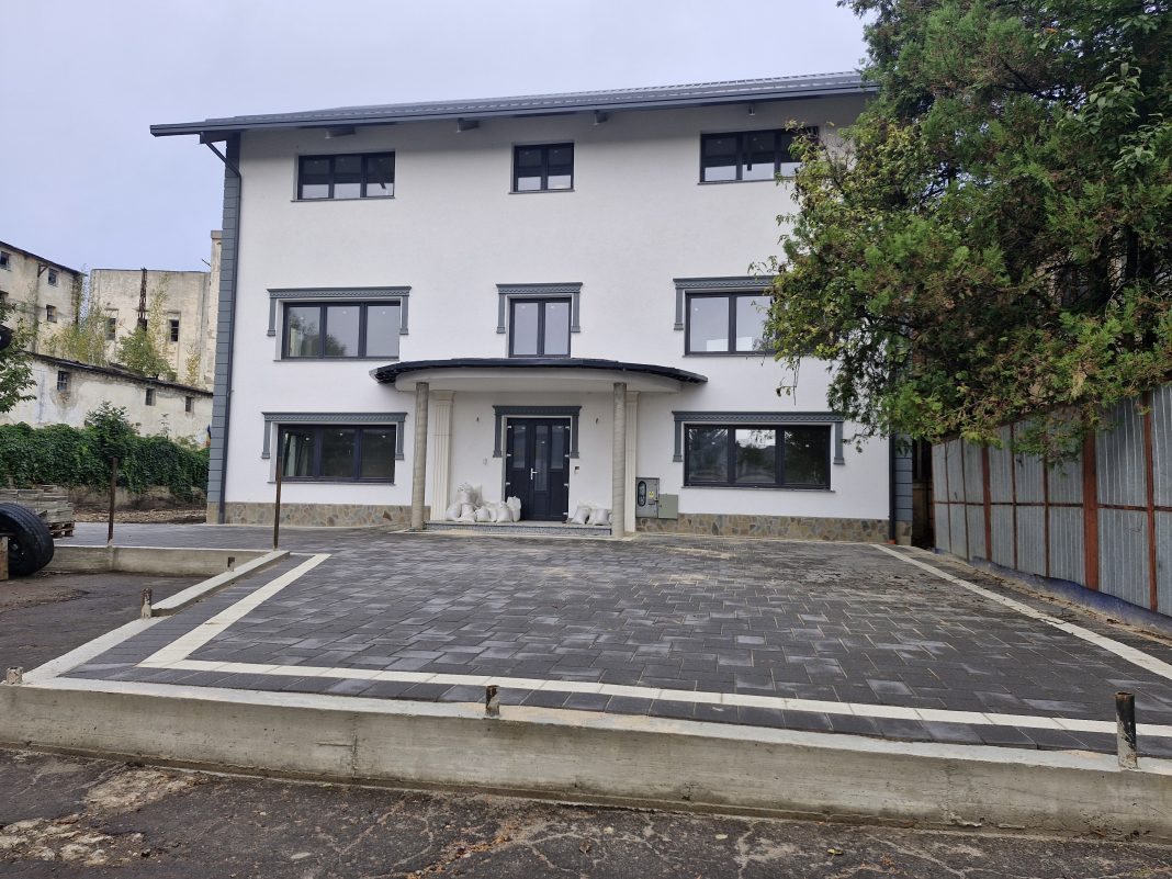 Neregulile urbanistice din Rădăuți: cum un om de afaceri din Marginea continuă să construiască ilegal, sub privirile îngăduitoare ale autorităților locale Neregulile urbanistice din Rădăuți: cum un om de afaceri din Marginea continuă să construiască ilegal, sub privirile îngăduitoare ale autorităților locale