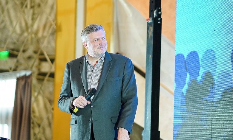 Rădăuțeanul Liviu Maha, rectorul Universității „Al.I. Cuza” din Iași, în dialog cu liceenii de la Colegiul „Eudoxiu Hurmuzachi” Rădăuțeanul Liviu Maha, rectorul Universității „Al.I. Cuza” din Iași, în dialog cu liceenii de la Colegiul „Eudoxiu Hurmuzachi”
