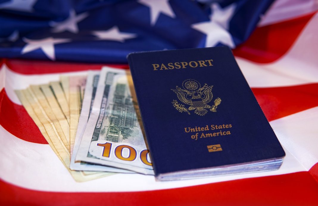 România Intră Oficial în Programul Visa Waiver al SUA: Românii vor intra în SUA fără vize România Intră Oficial în Programul Visa Waiver al SUA: Românii vor intra în SUA fără vize