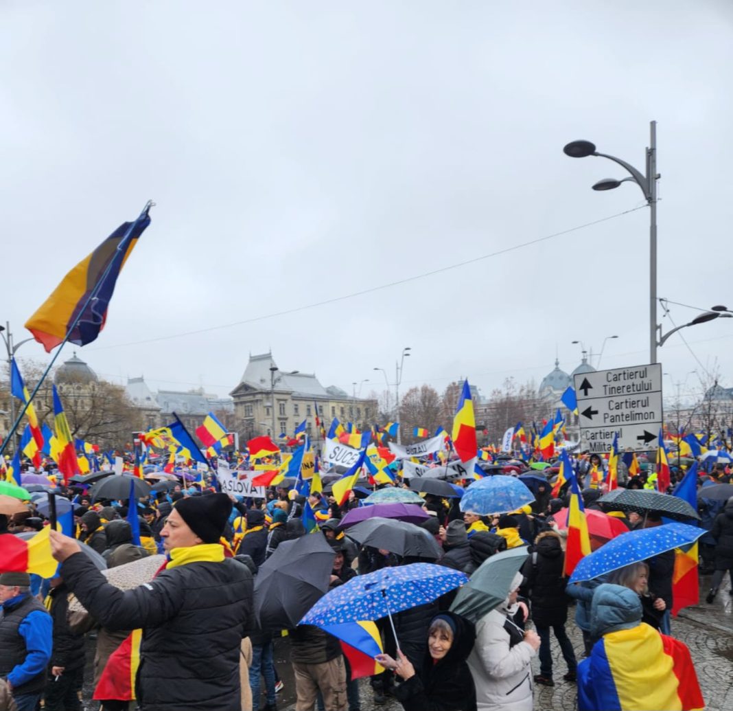 Peste 700 de suceveni participă la mitingul AUR din București Peste 700 de suceveni participă la mitingul AUR din București