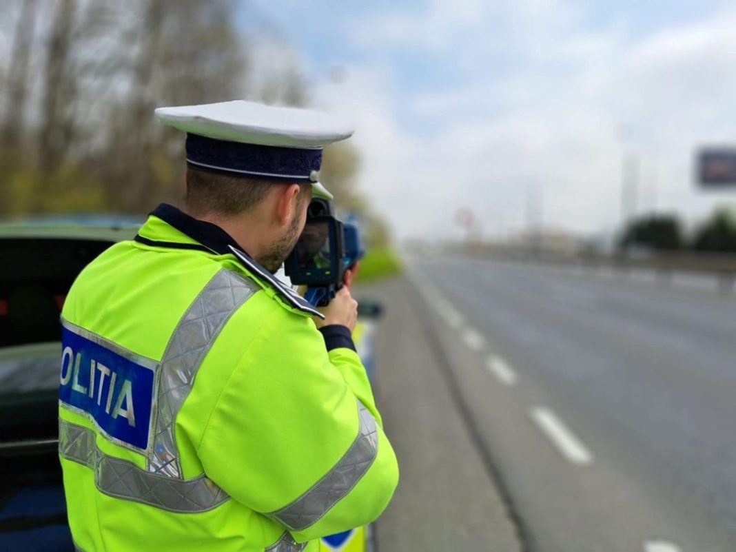 Șofer din Suceava, amendat cu peste 18.000 lei și lăsat fără permis 630 de zile după o urmărire pe DN 2 Șofer din Suceava, amendat cu peste 18.000 lei și lăsat fără permis 630 de zile după o urmărire pe DN 2