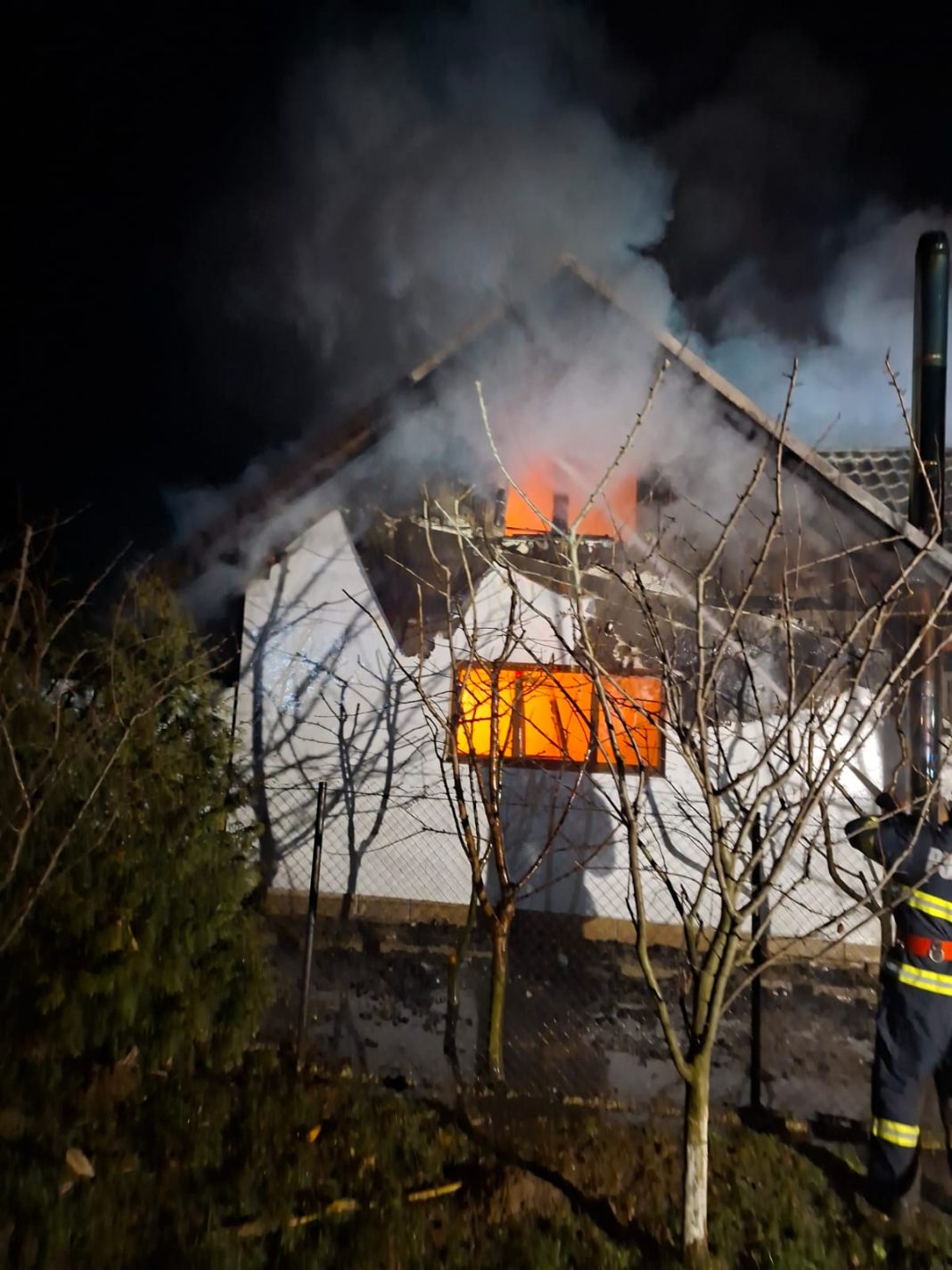Incendiu în localitatea Voitinel 17.12.2025, ora anunțării la 112 – 0:18 Incendiu în localitatea Voitinel 17.12.2025, ora anunțării la 112 – 0:18