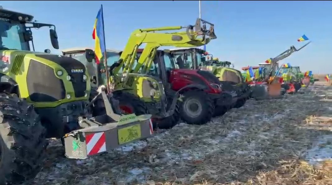 Fermierii au ieșit cu tractoarele pe E 85, protest față de acordul UE-Mercosur Fermierii au ieșit cu tractoarele pe E 85, protest față de acordul UE-Mercosur